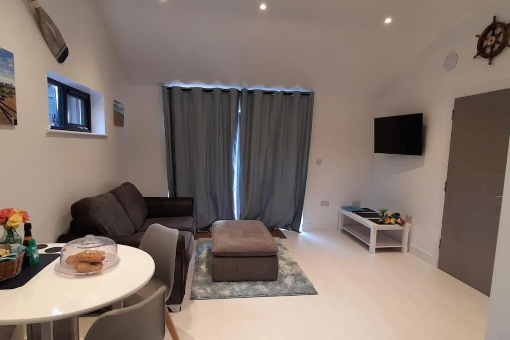 Sycamore Lodge Kent With Ev Zappi Type 2, Swimming Pool For A Fee Sellindge Luaran gambar