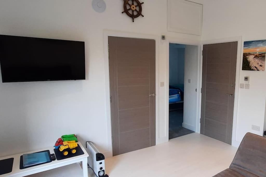 Sycamore Lodge Kent With Ev Zappi Type 2, Swimming Pool For A Fee Sellindge Luaran gambar